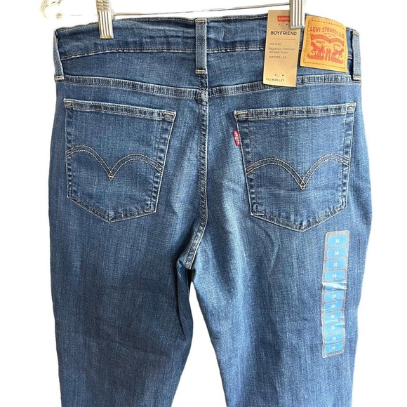 Levi's Women's Boyfriend Mid Rise Relaxed Hip Thigh Tapered Leg 10 30x27 NWT - Picture 4 of 9